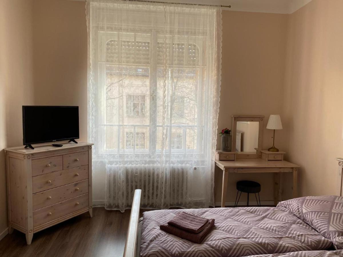 Broadway B3 Apartment